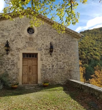 Eglise Saint Pierre d'Aulan : découverte d'une église castrale au cœur des Baronnies en Drôme provençale