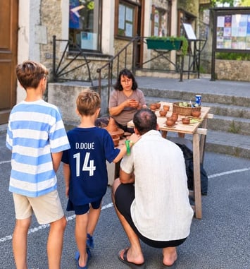 Démonstration de tournage de poterie au Musée Archéologique du Pègue