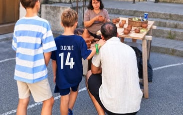 Démonstration de tournage de poterie au Musée Archéologique du Pègue