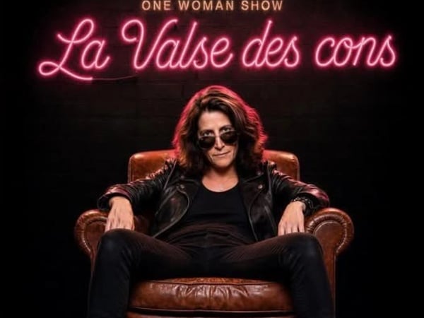 Delphine Delepaut dans La valse des cons